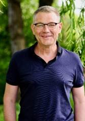 A person in a blue shirt

Description automatically generated